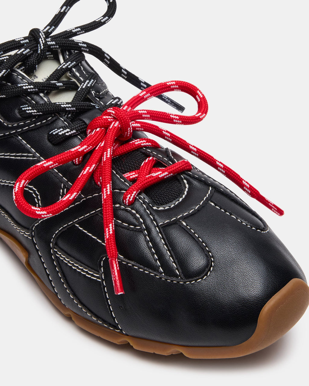 ENSEMBLE ROUGE BASKETS ET LACETS AZIEL