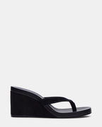 LECTURE DE BLACK SUEDE