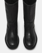 CUIR NOIR ÉGARÉ
